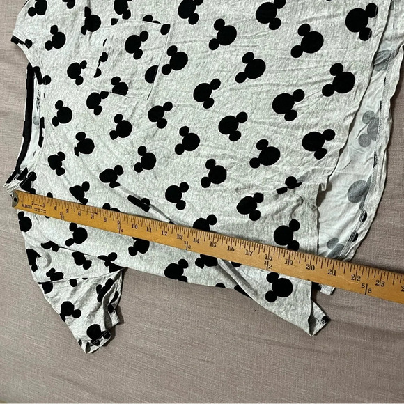 DISNEY Women's size Medium Oversized All over Print Mickey Mouse Pocket Tee - Picture 5 of 5